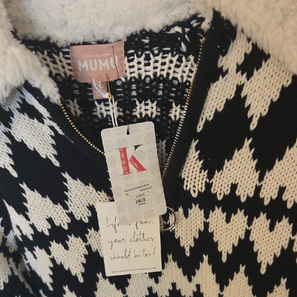 Umi Black and Cream Geometric Sweater - Picture 3 of 3